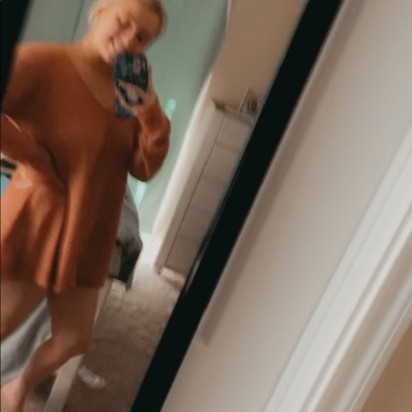 Two sweaters - Picture 3 of 6